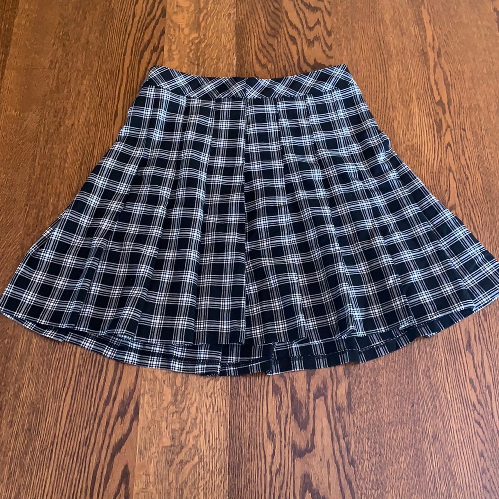 H&M Size 6 Divided Pleated Mini Skirt